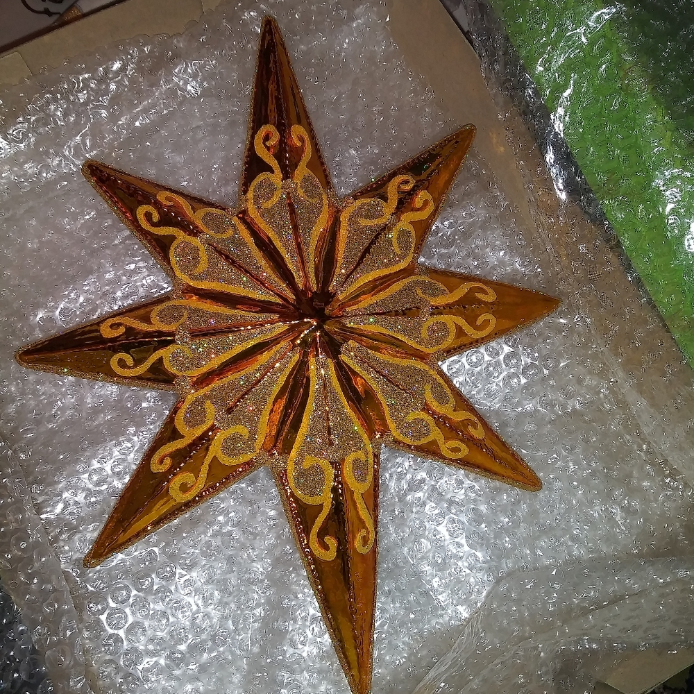 CHRISTMAS tree topper